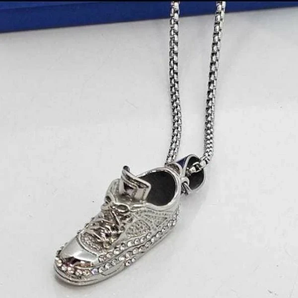 A Stylish Men Necklace with a Sporty Vibe